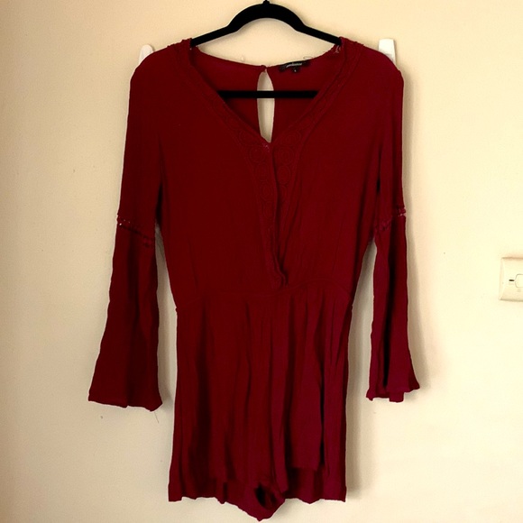 Size L Ambiance Bell Sleeve Open Peep Hole Short Romper - Picture 5 of 6